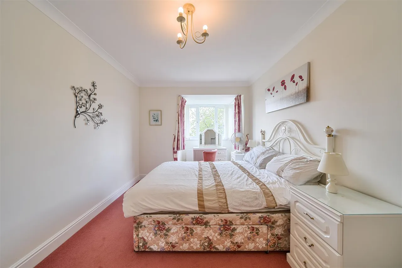 Irwin Close, Ickenham, UB10 8HA, photo 8