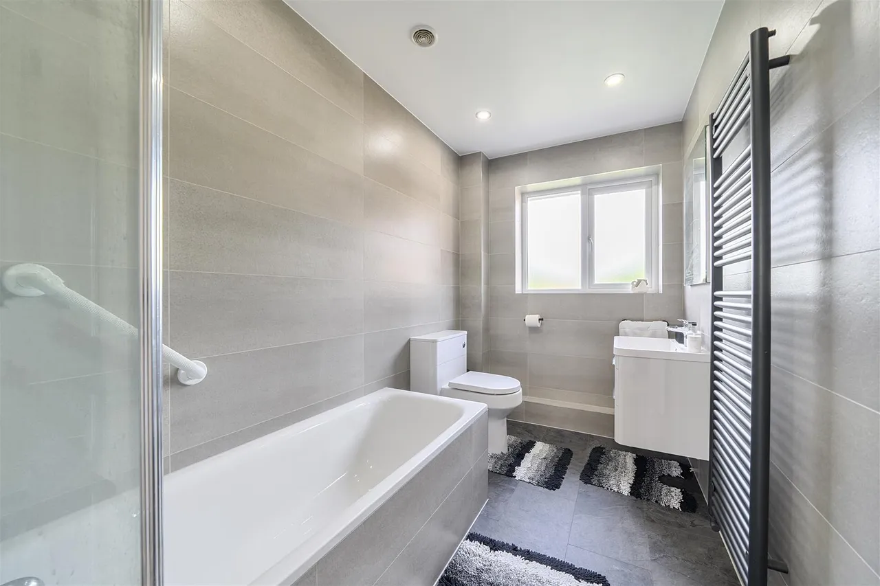 Irwin Close, Ickenham, UB10 8HA, photo 13