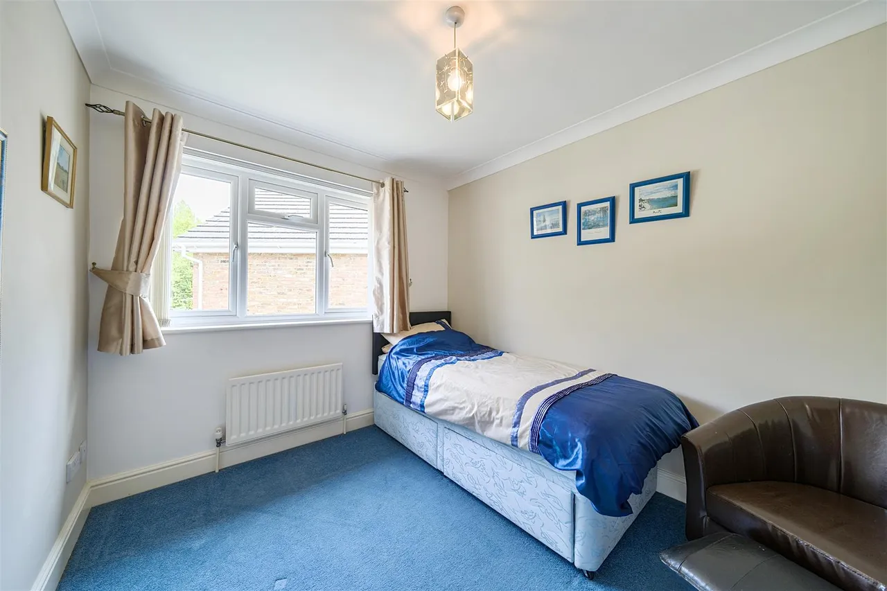 Irwin Close, Ickenham, UB10 8HA, photo 11