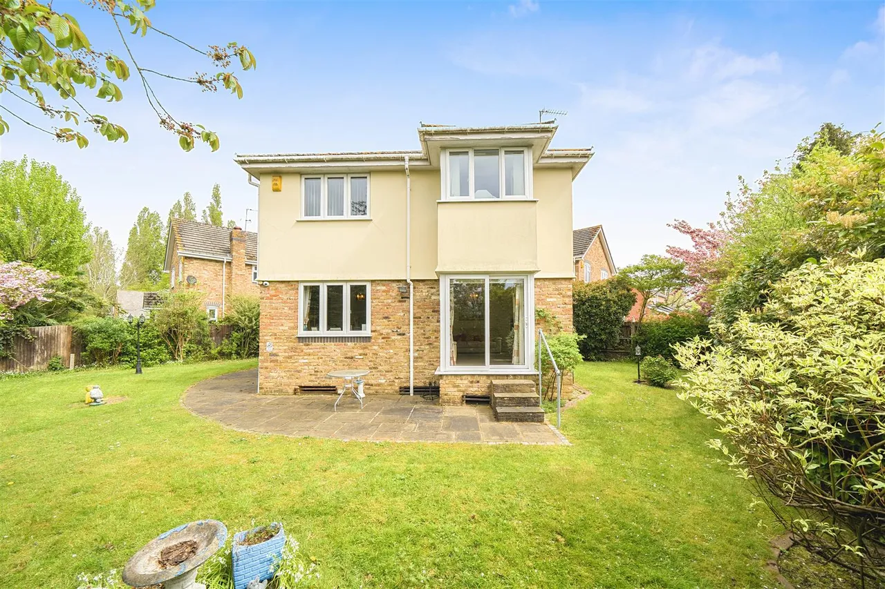 Irwin Close, Ickenham, UB10 8HA, photo 14