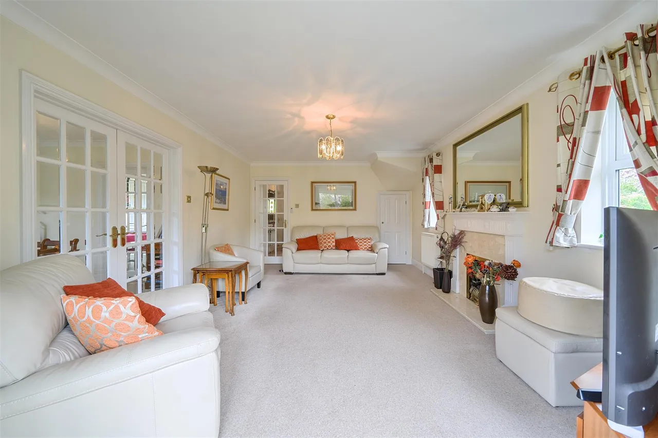 Irwin Close, Ickenham, UB10 8HA, photo 6