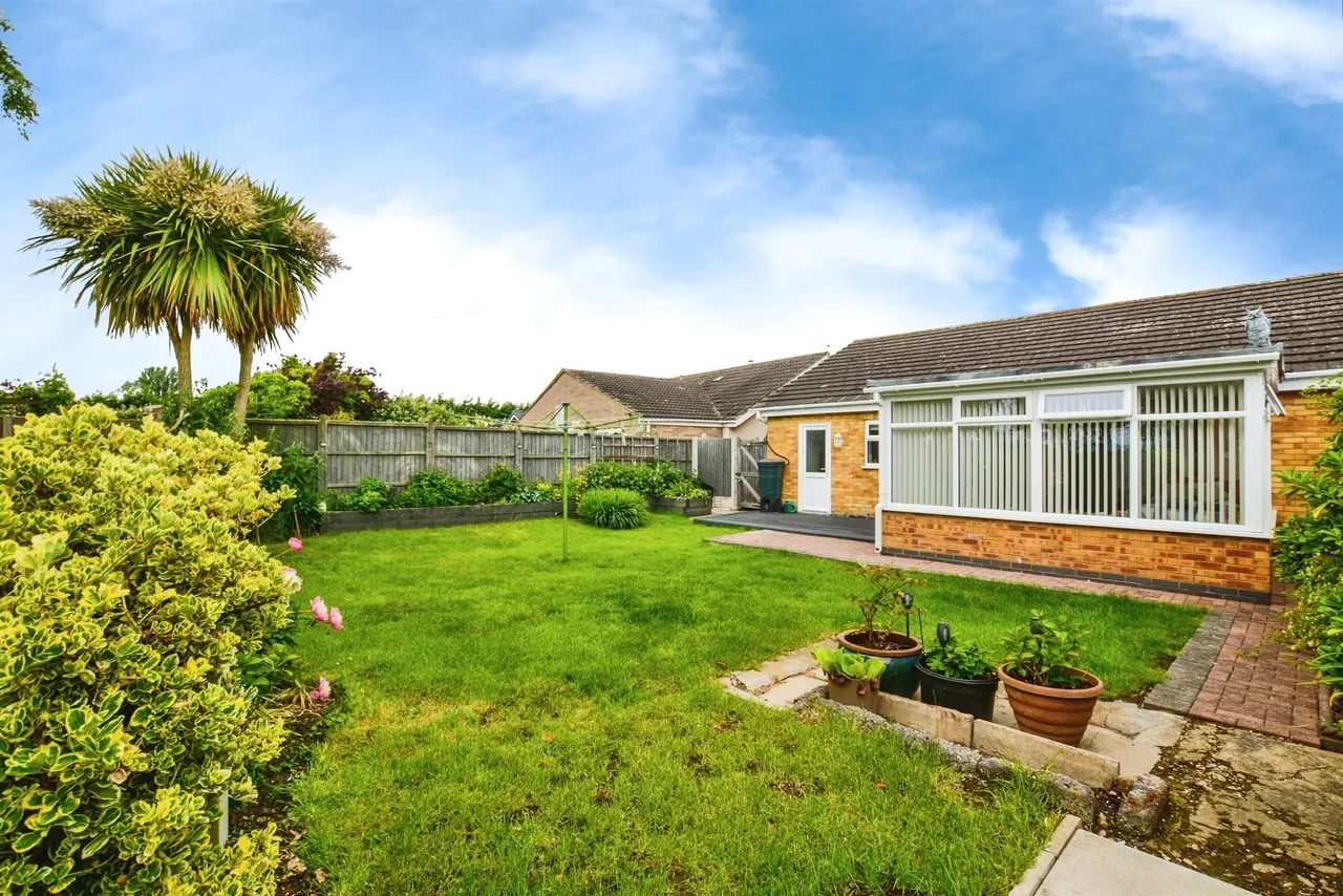 2 bed house for sale — Wainfleet Road, Irby-In-The-Marsh, Skegness