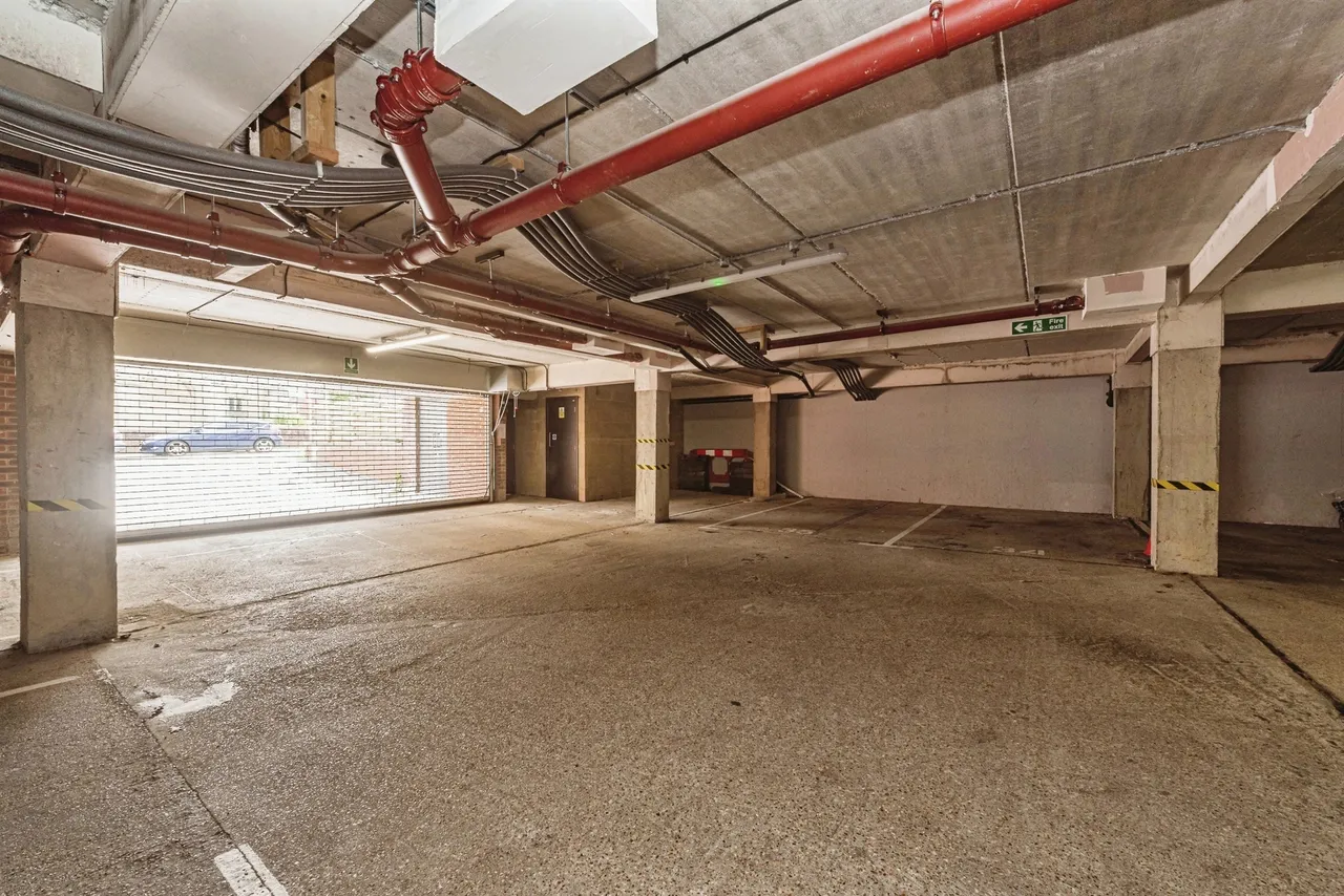 Victoria Street, Basingstoke, RG21, photo 6