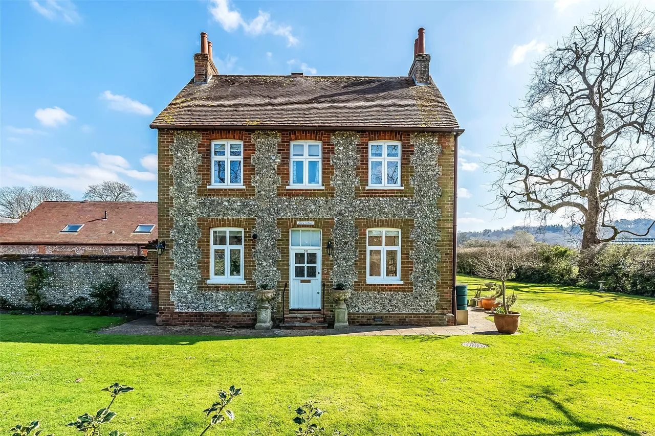 2 bed property for sale, Glebe Road, Dorking, RH4