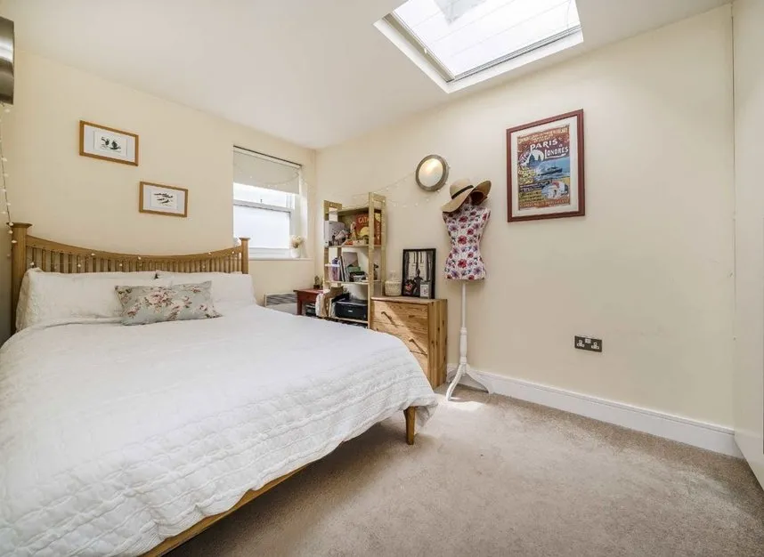 Chiswick High Road, Chiswick, W4, photo 5