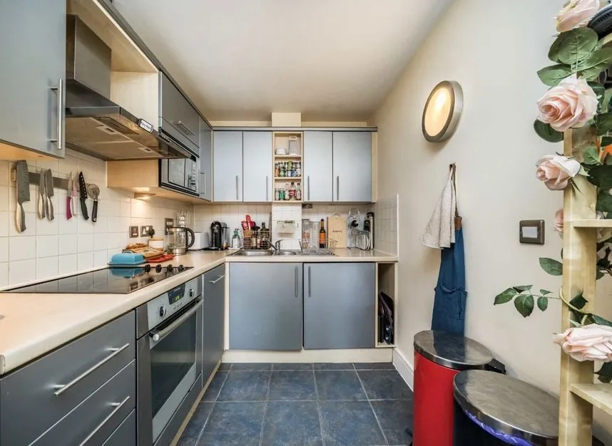 Chiswick High Road, Chiswick, W4, photo 3