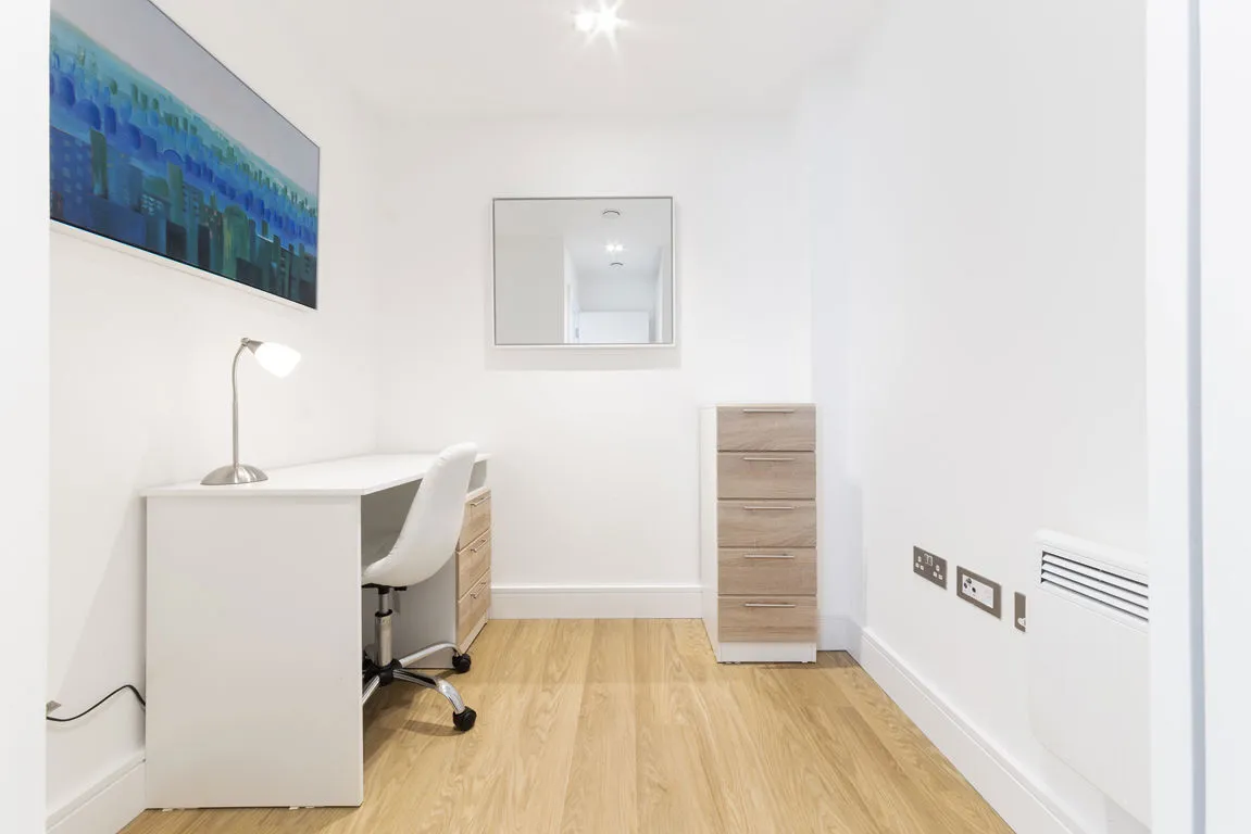 Laporte Way, Luton, photo 6