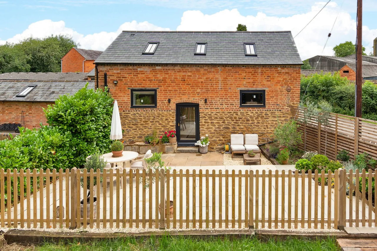 1 bed barn conversion for sale — Wards Lane, Yelvertoft, Northampton, Northamptonshire, NN6 6LY
