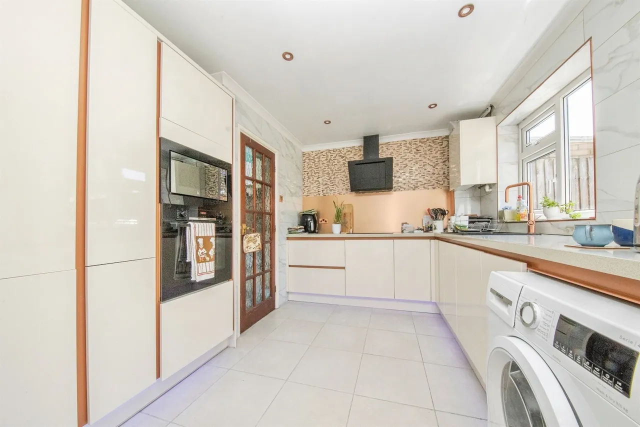 Arden Close, St Johns, COLCHESTER, photo 3