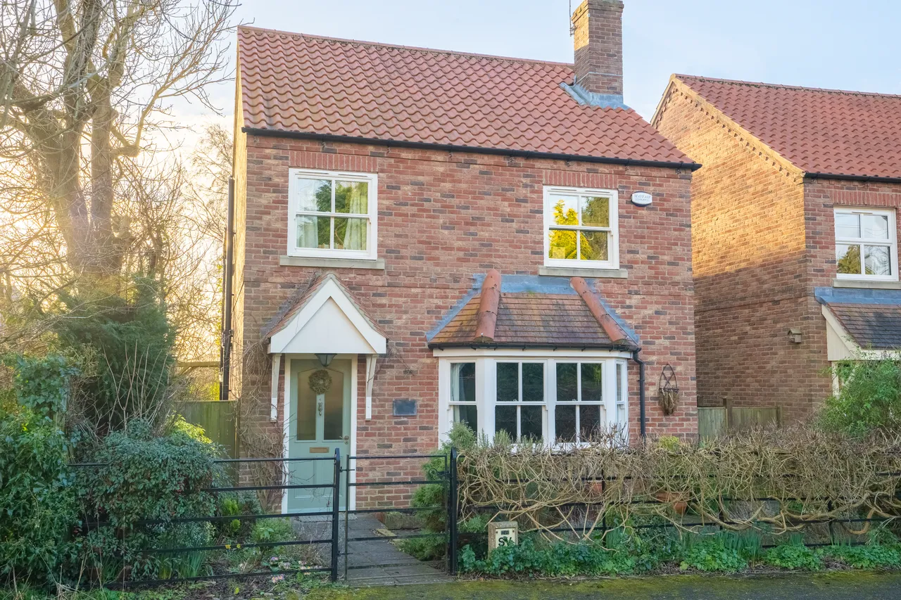 4 bed house for sale, Main Street, Kelfield, YO19