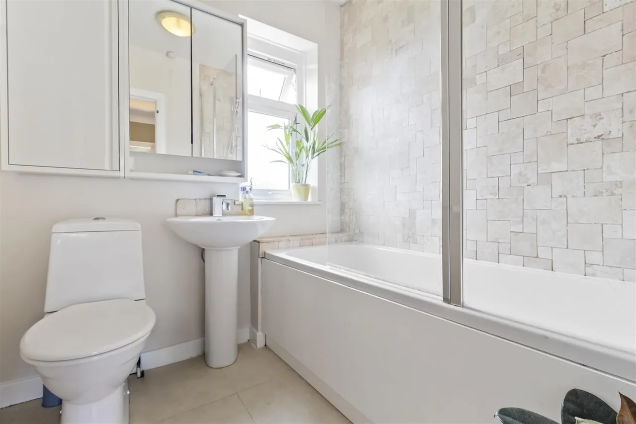 Downlands Avenue, Worthing, photo 12