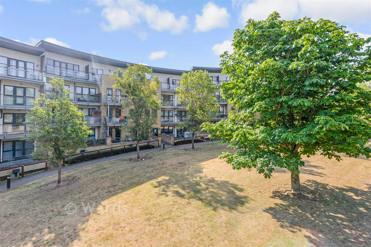 2 bed flat for sale, Waterstone Way, Greenhithe, DA9