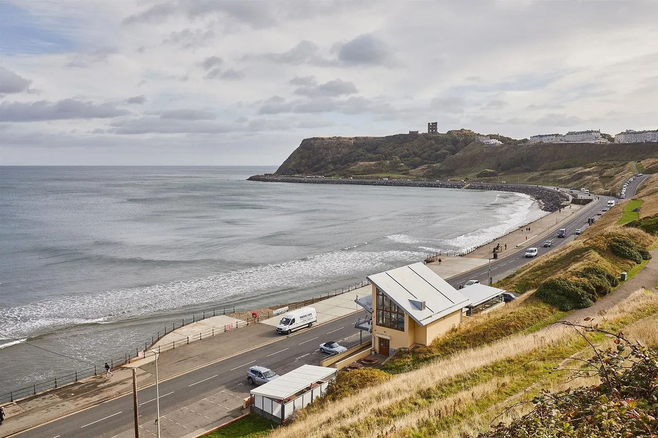North Marine Road, Scarborough YO12 7HU, photo 2