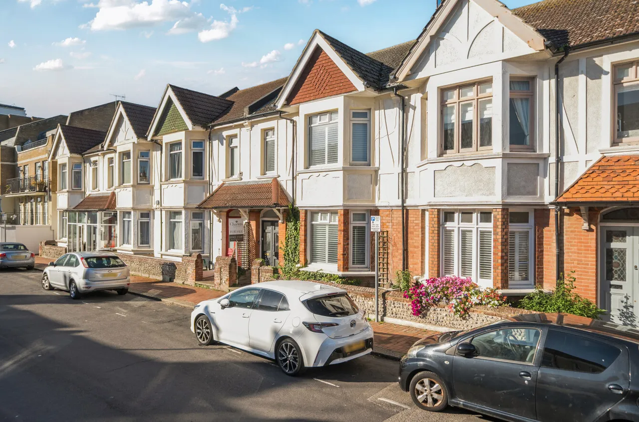 3 bed house for sale, York Road, Worthing, BN11