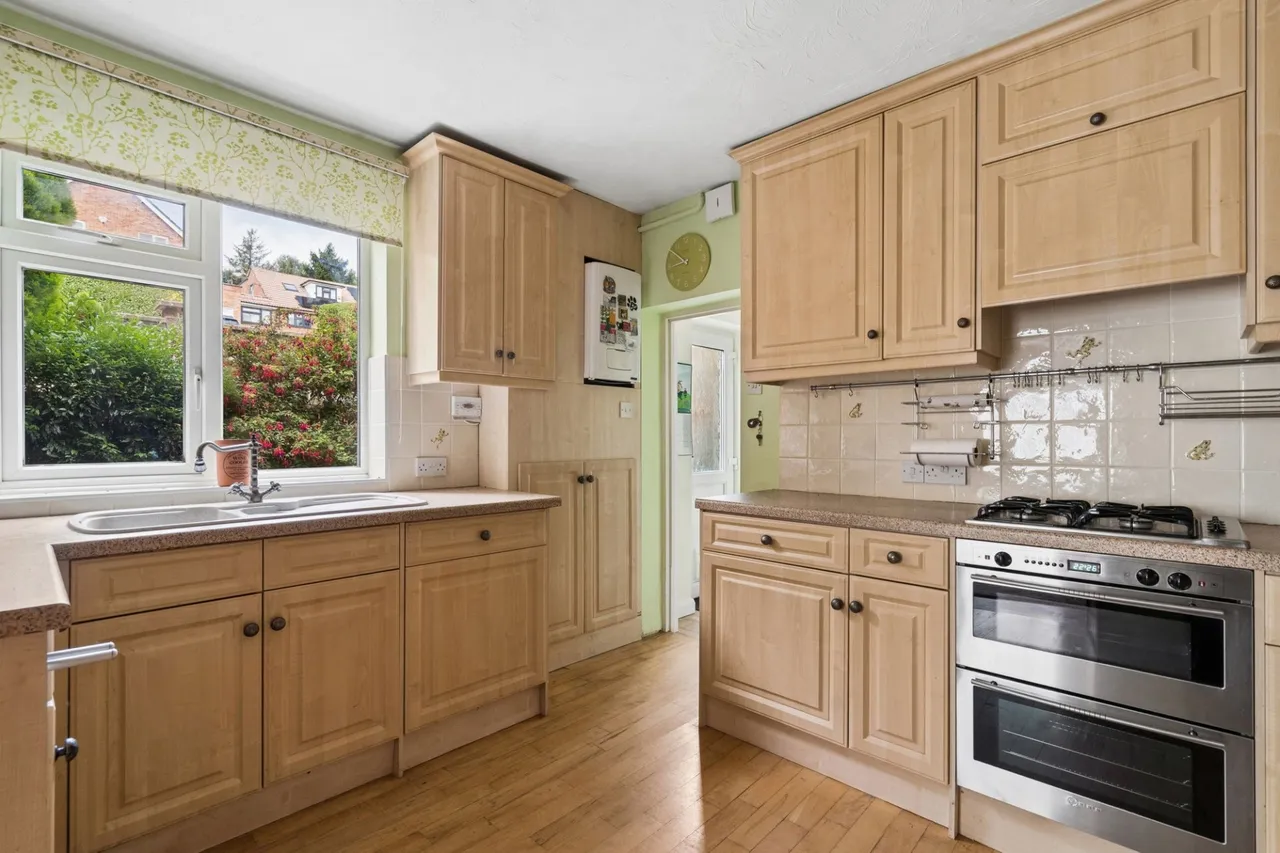 Pinewood Road, High Wycombe, HP12, photo 3