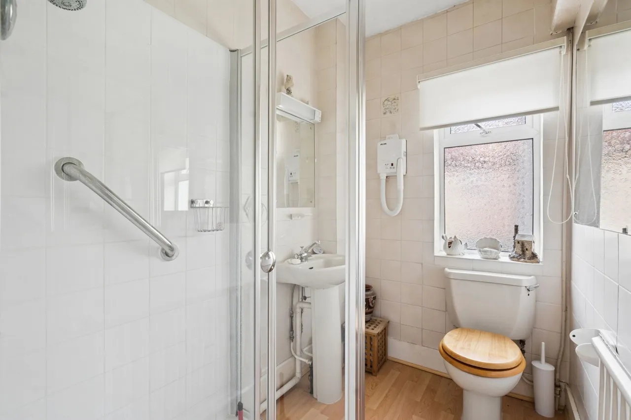 Pinewood Road, High Wycombe, HP12, photo 13
