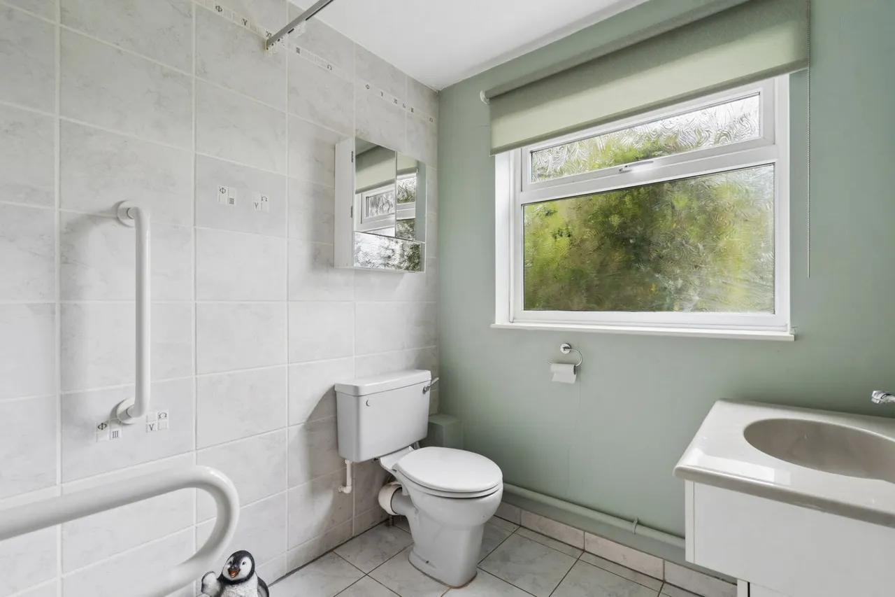 Pinewood Road, High Wycombe, HP12, photo 7