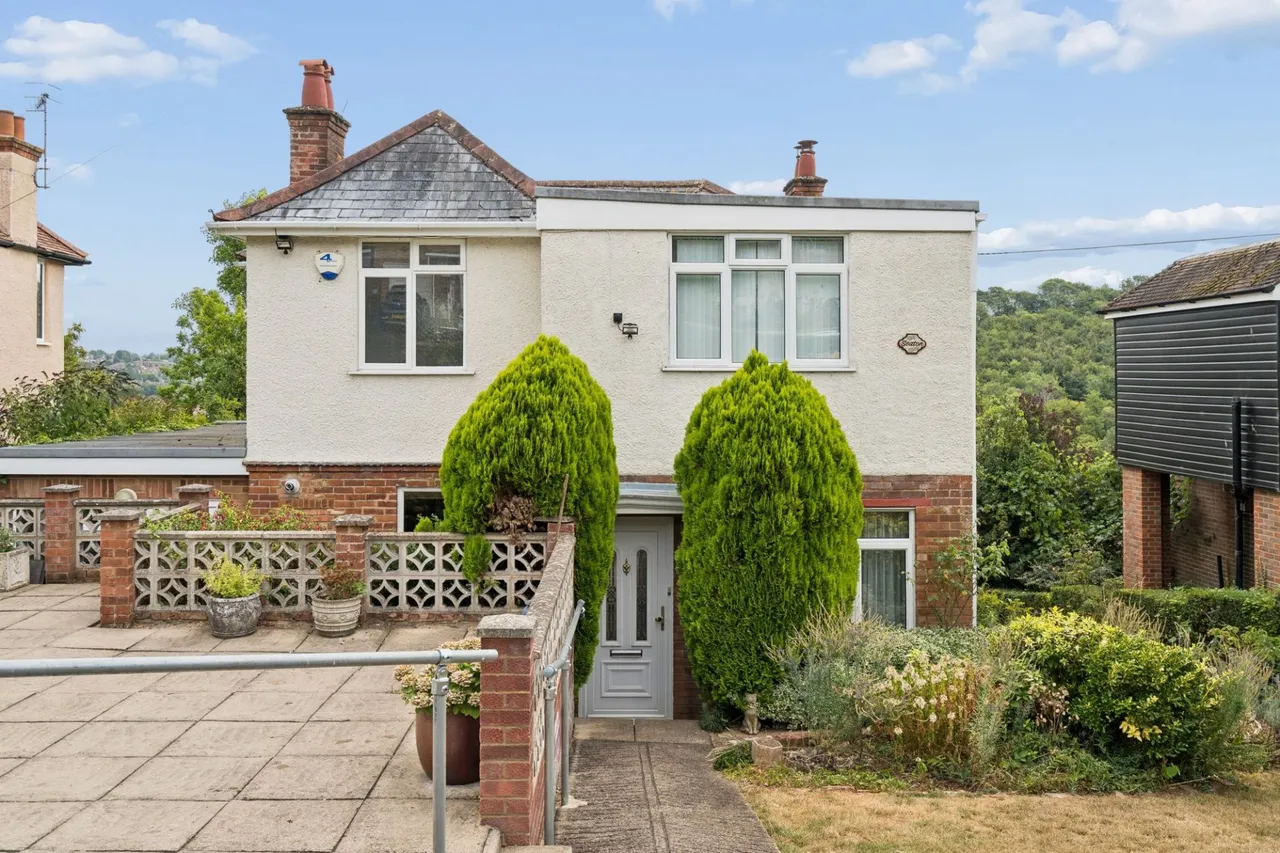 4 bed house for sale, Pinewood Road, High Wycombe, HP12