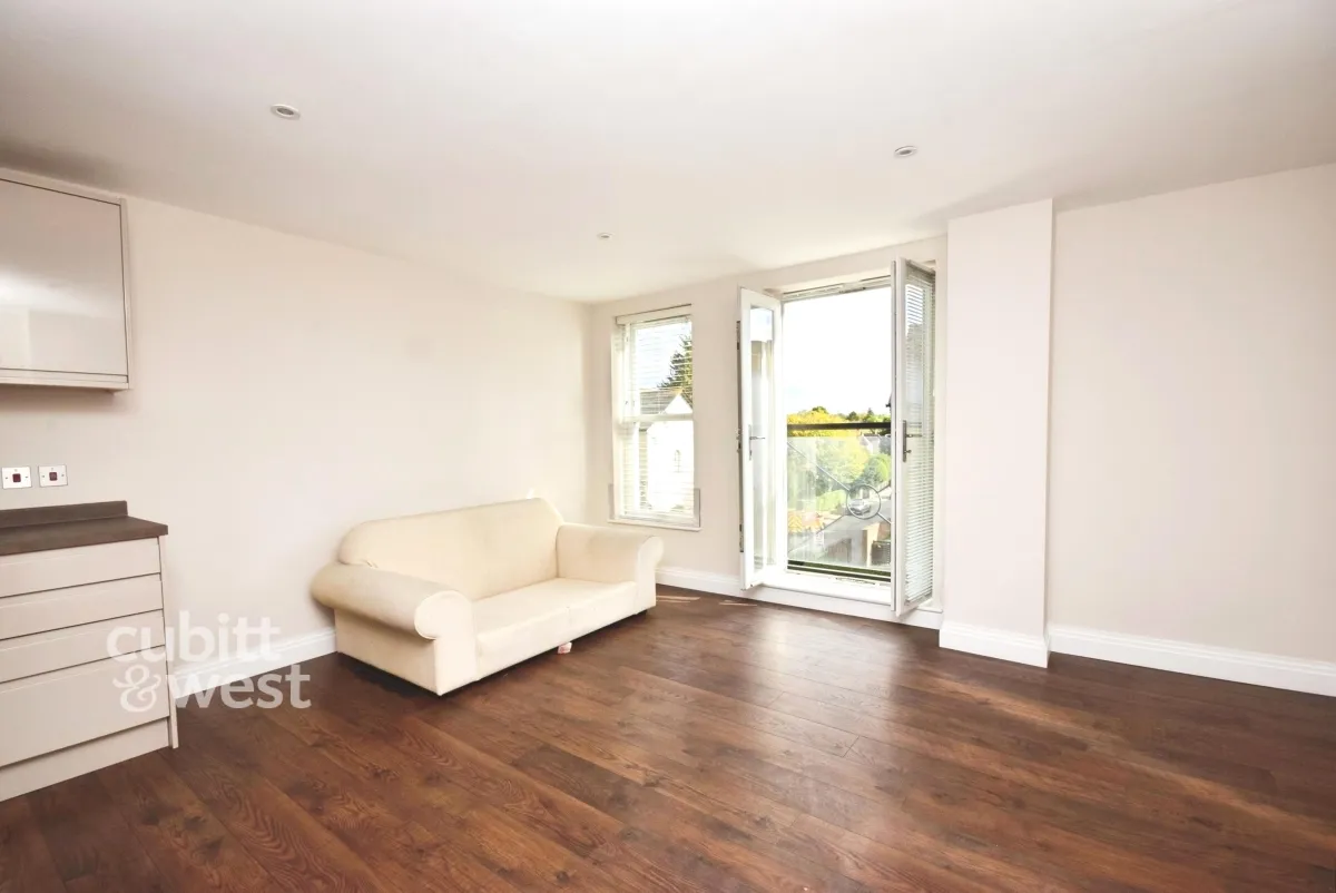 London Road, Reigate, RH2, photo 2