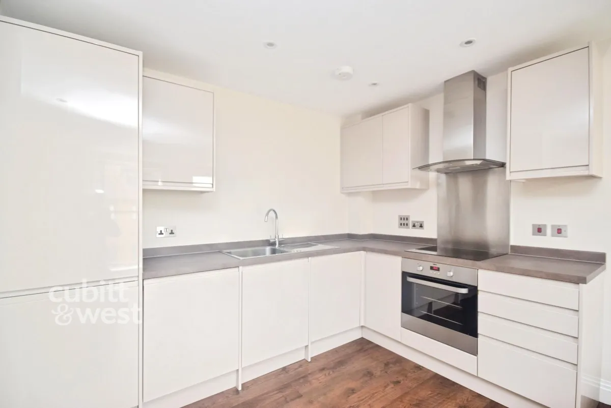 London Road, Reigate, RH2, photo 3