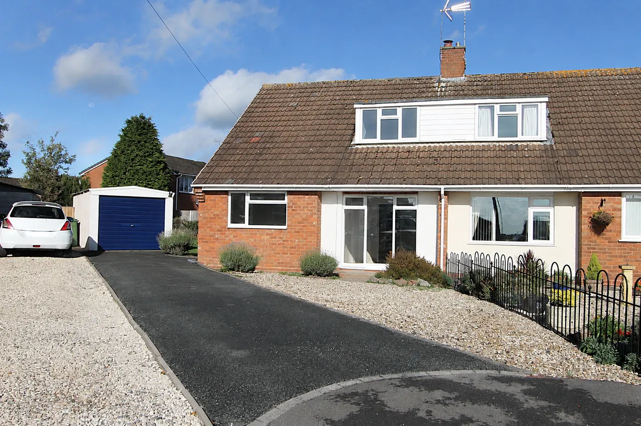 2 bed house for sale, Pinewood Close, Kidderminster