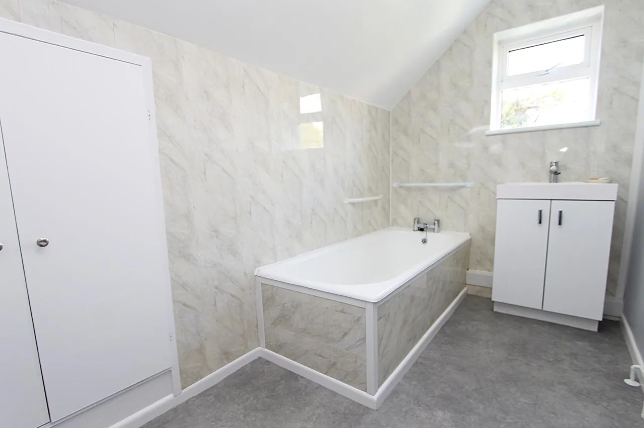Pinewood Close, Kidderminster, photo 13