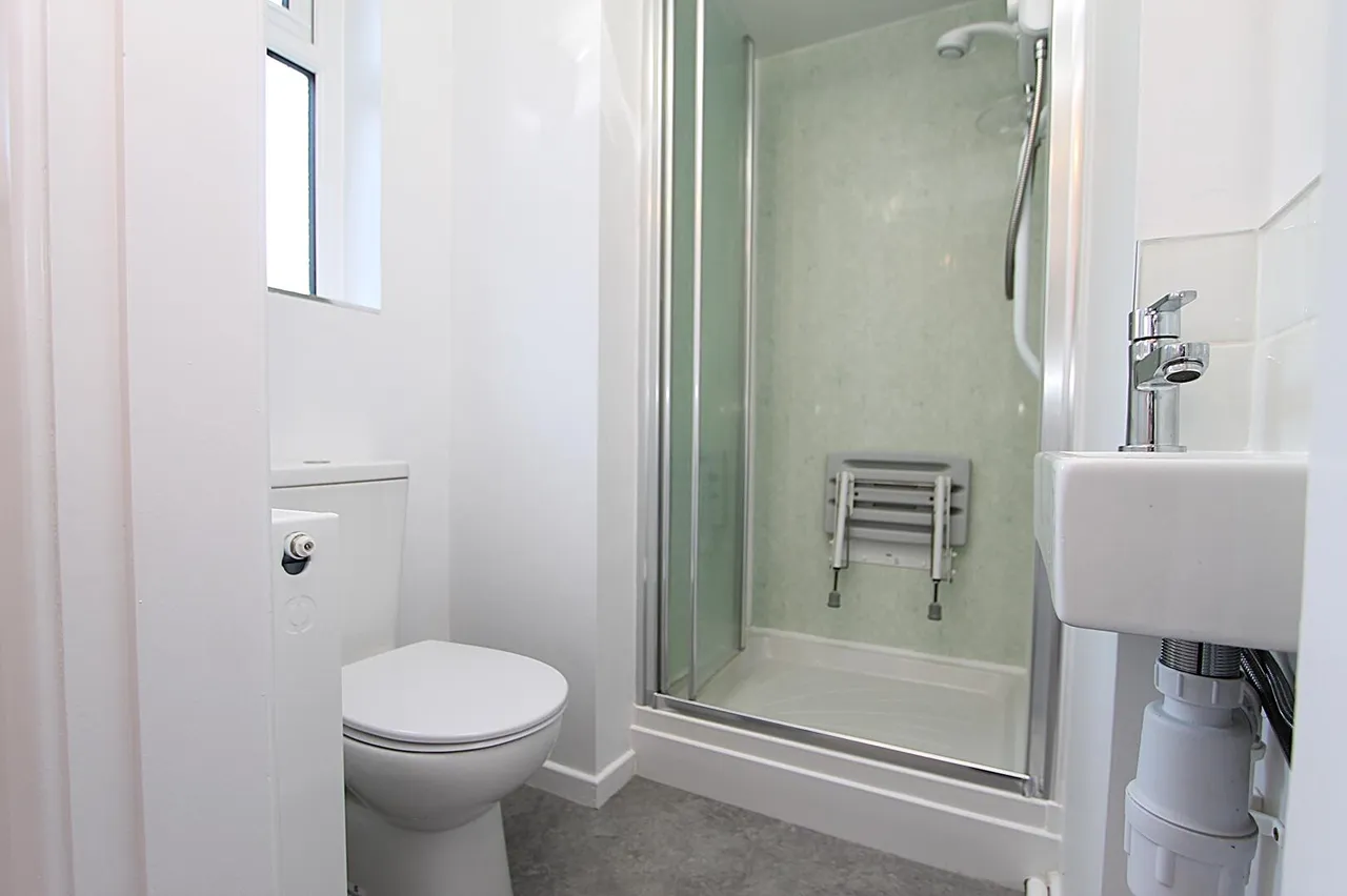 Pinewood Close, Kidderminster, photo 10
