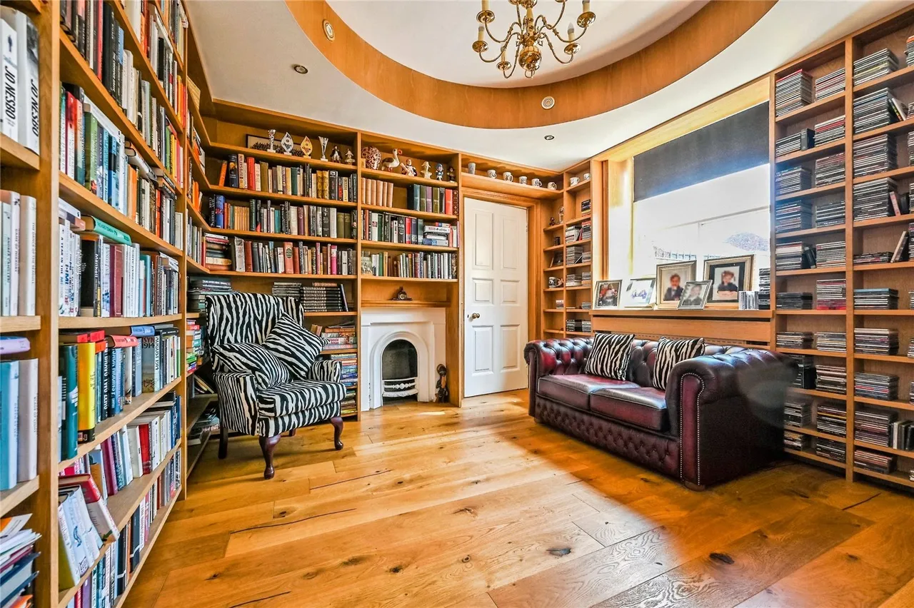 Church End, Hale Village, L24, photo 7