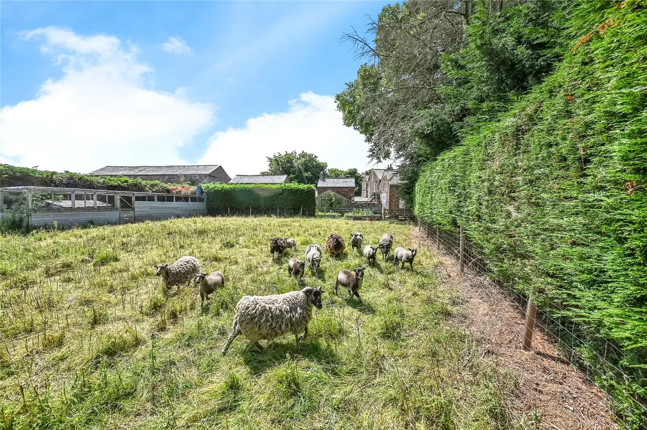Church End, Hale Village, L24, photo 20