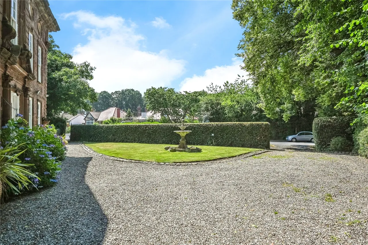 Church End, Hale Village, L24, photo 16