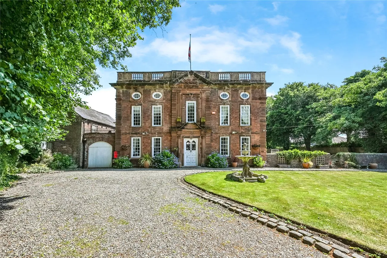 7 bed property for sale, Church End, Hale Village, L24
