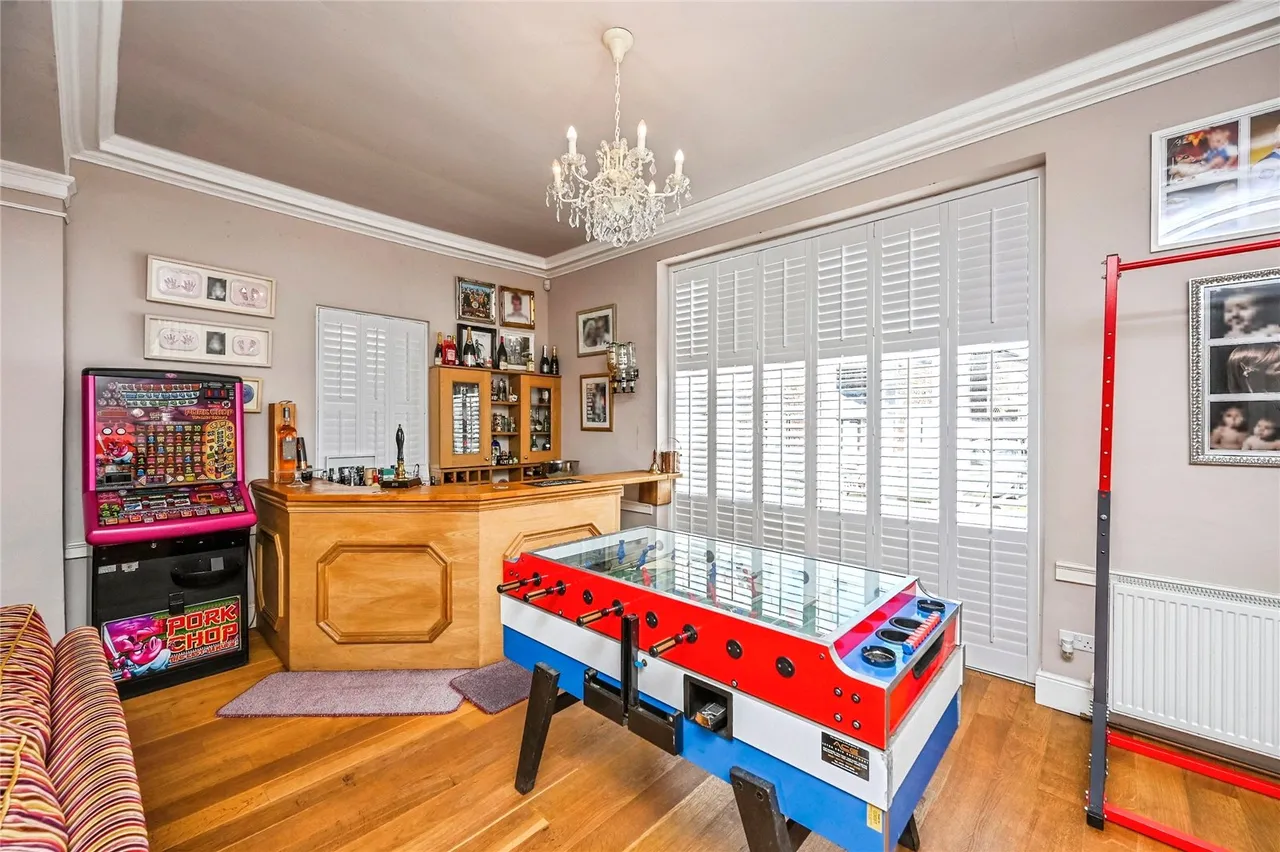Church End, Hale Village, L24, photo 10