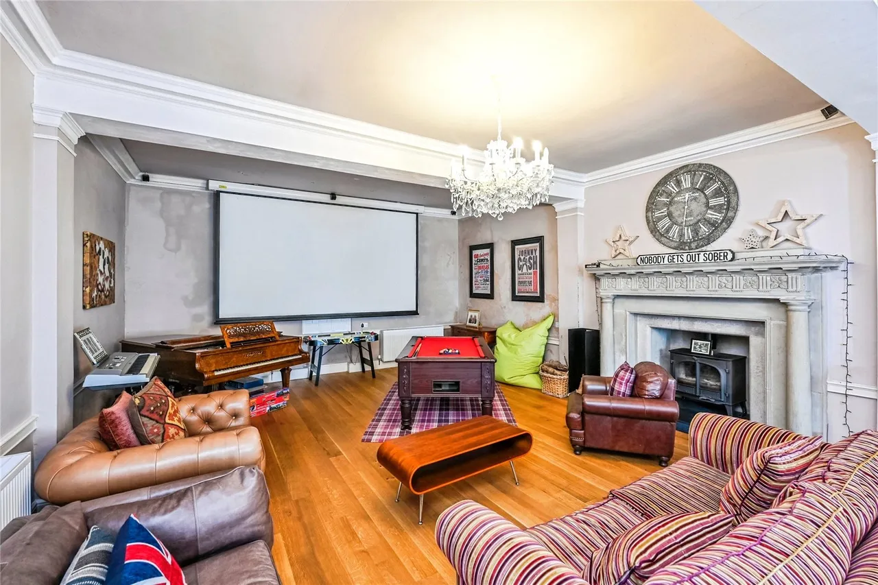 Church End, Hale Village, L24, photo 9