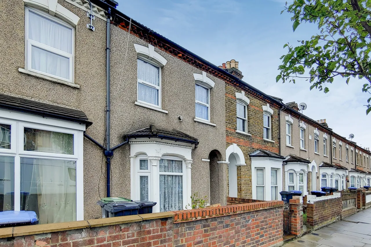 3 bed house for sale — 256 Hertford Road, Edmonton, London, N9 7HE