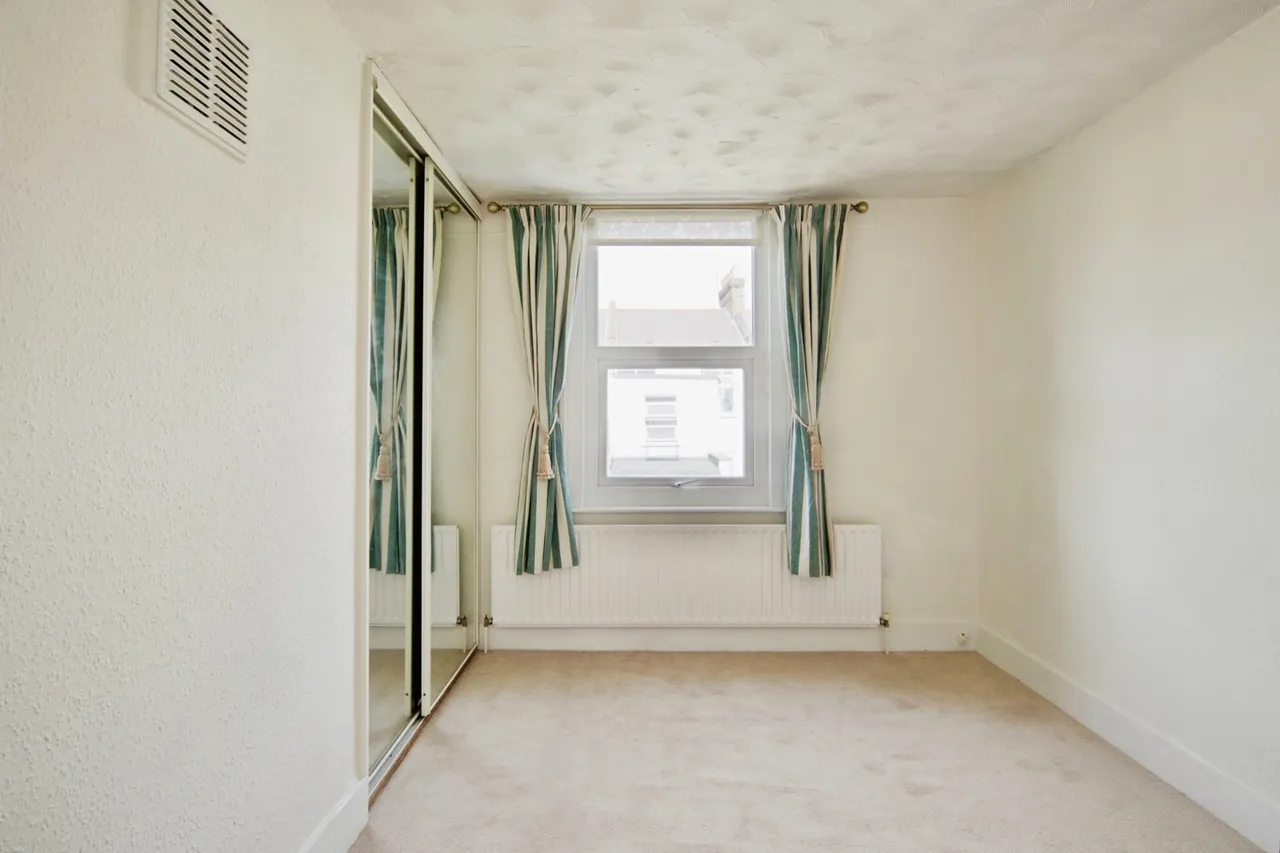Warren Road, London, E10, photo 4