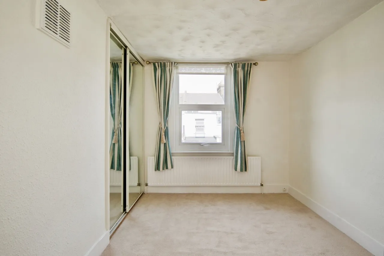 Warren Road, London, E10, photo 5