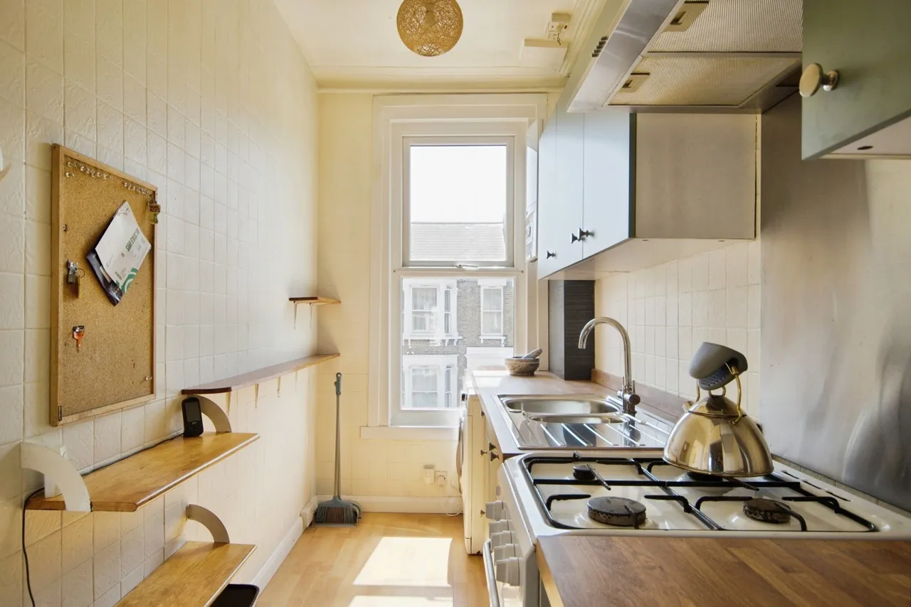Warren Road, London, E10, photo 9