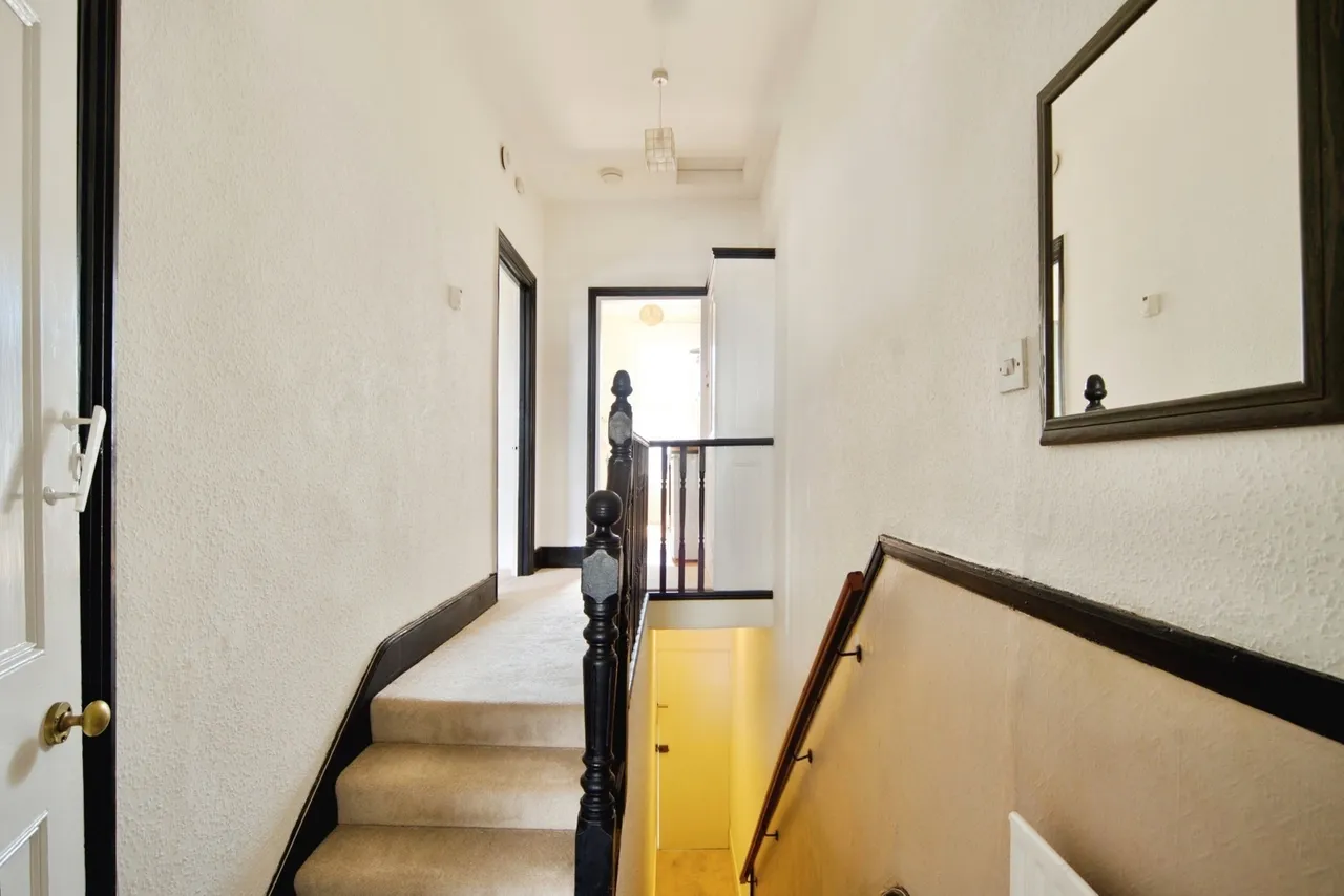 Warren Road, London, E10, photo 13