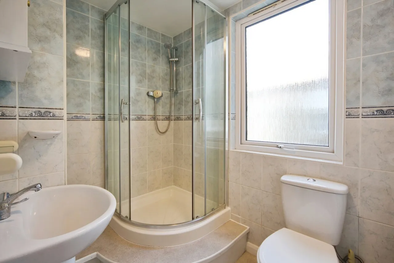 Warren Road, London, E10, photo 6