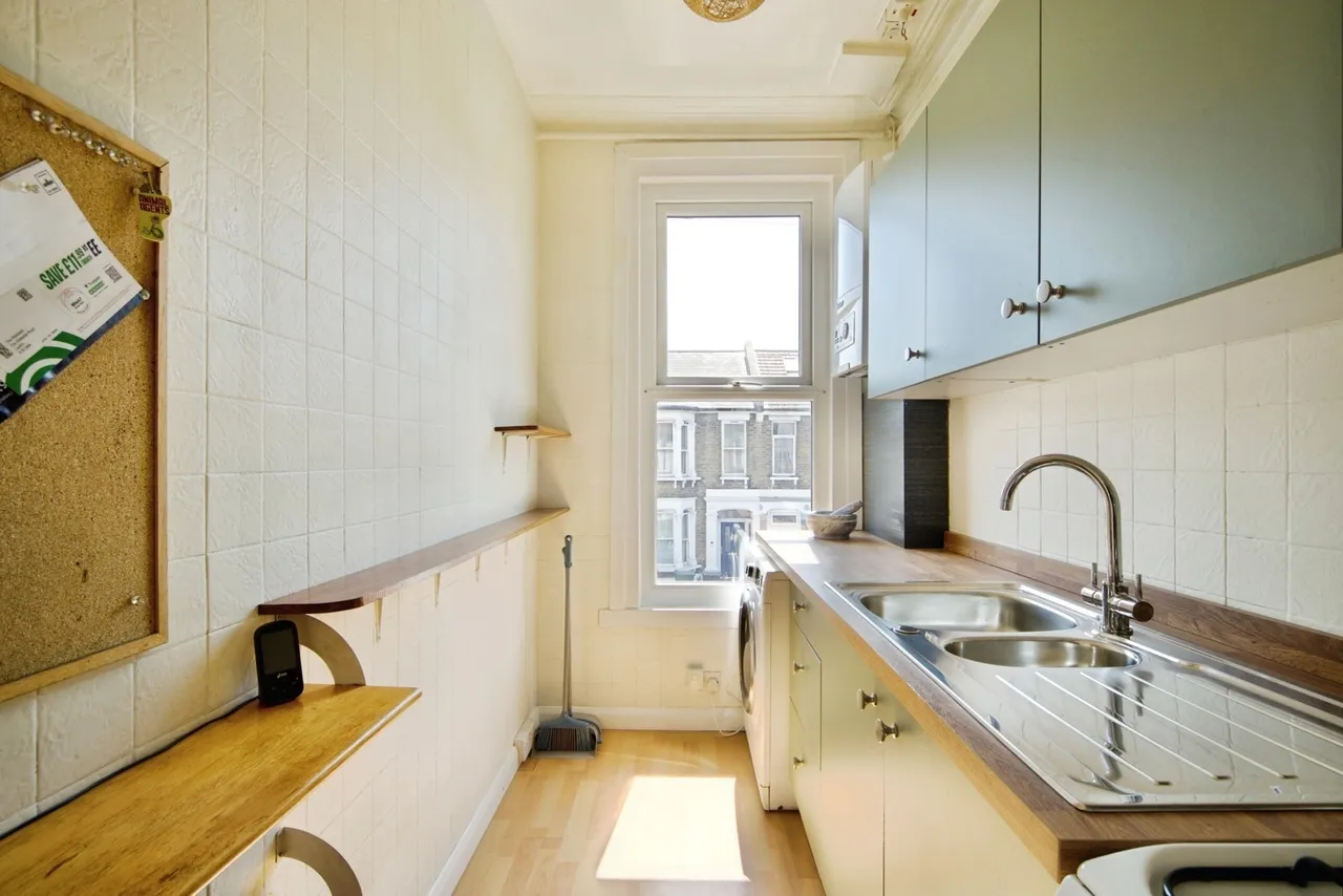 Warren Road, London, E10, photo 10