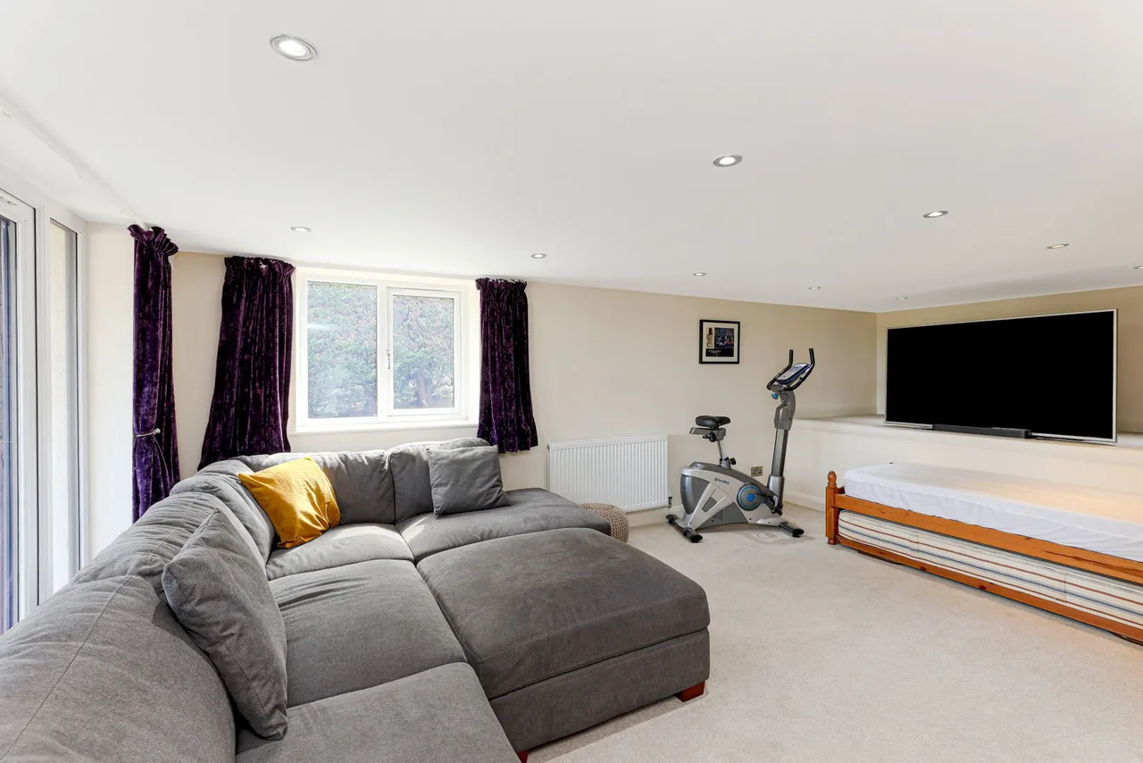 Cooper Lane, Hoylandswaine, S36, photo 31