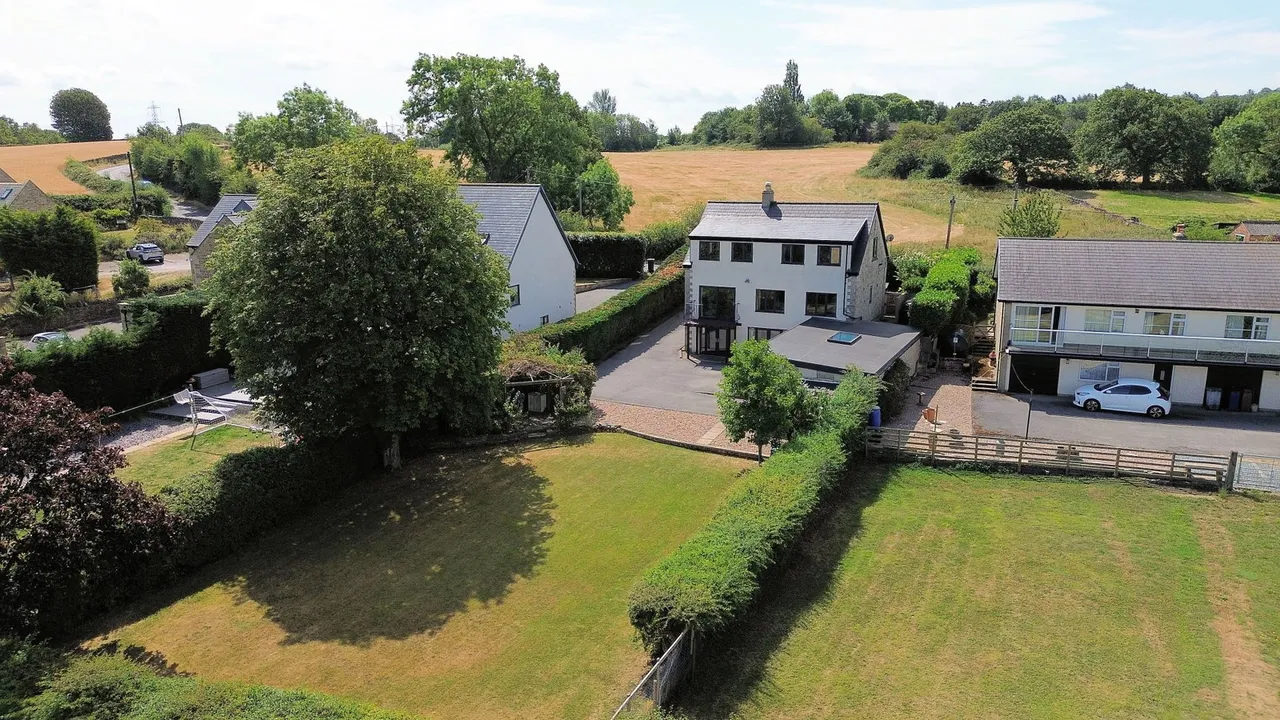 Cooper Lane, Hoylandswaine, S36, photo 49