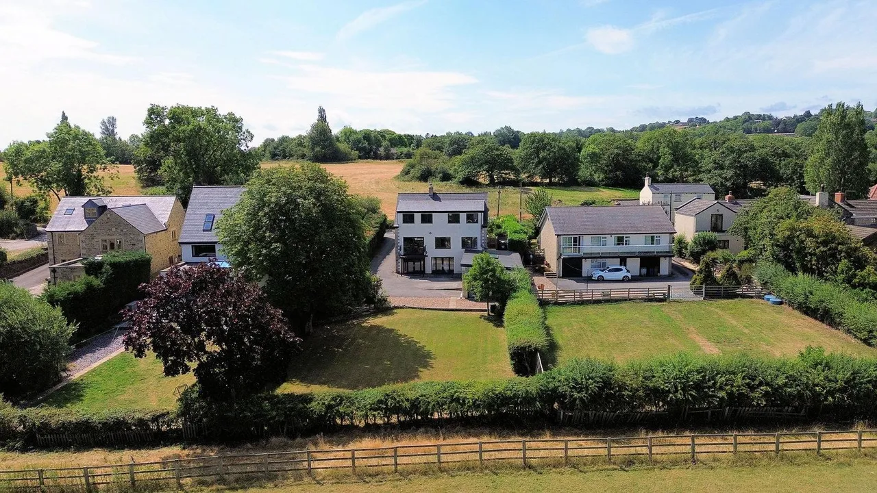 Cooper Lane, Hoylandswaine, S36, photo 50
