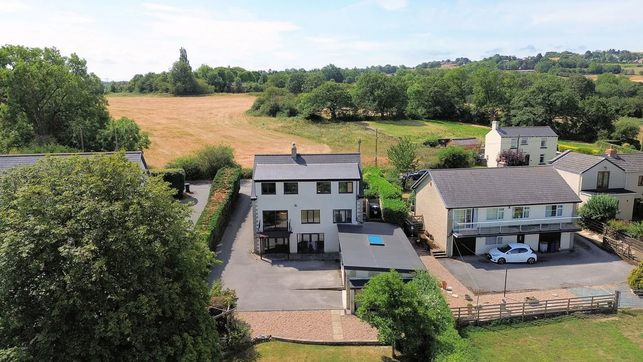 Cooper Lane, Hoylandswaine, S36, photo 3