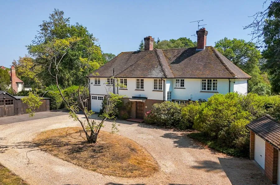6 bed house for sale, Fleet Hill, Finchampstead, RG40