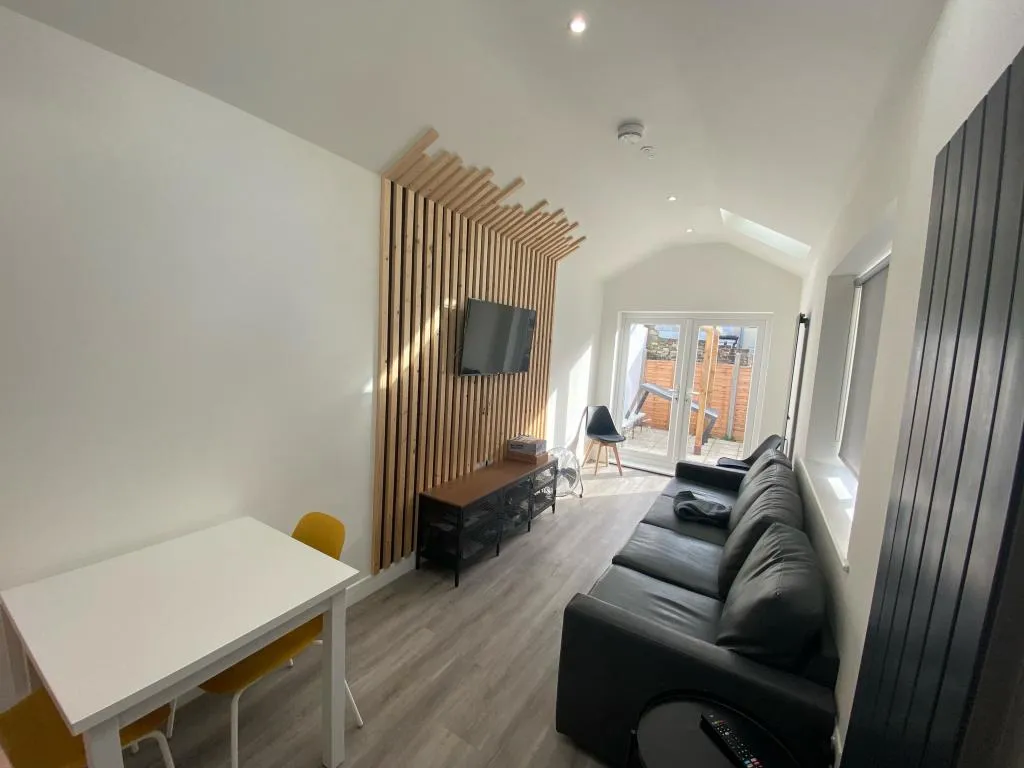 6 bed house to rent — Lawson Road, Southsea, Portsmouth, PO5