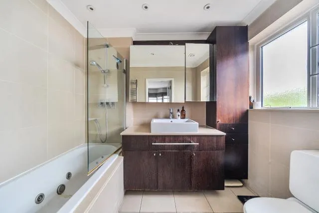Hendon Lane, London, N3, photo 12