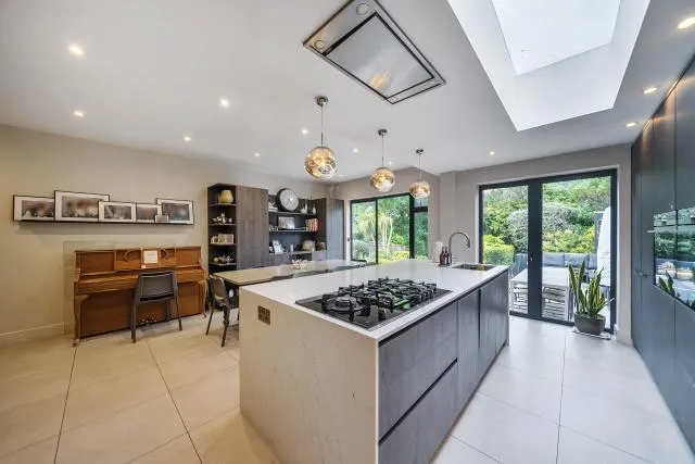 Hendon Lane, London, N3, photo 8
