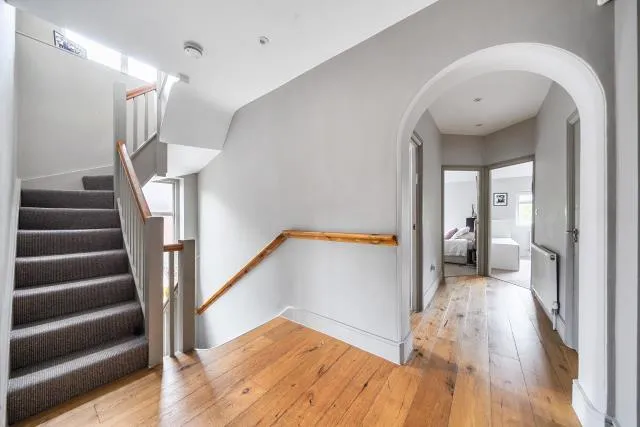 Hendon Lane, London, N3, photo 10