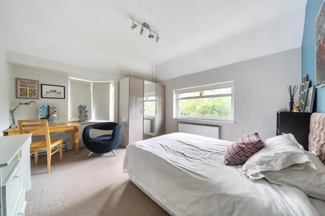 Hendon Lane, London, N3, photo 18